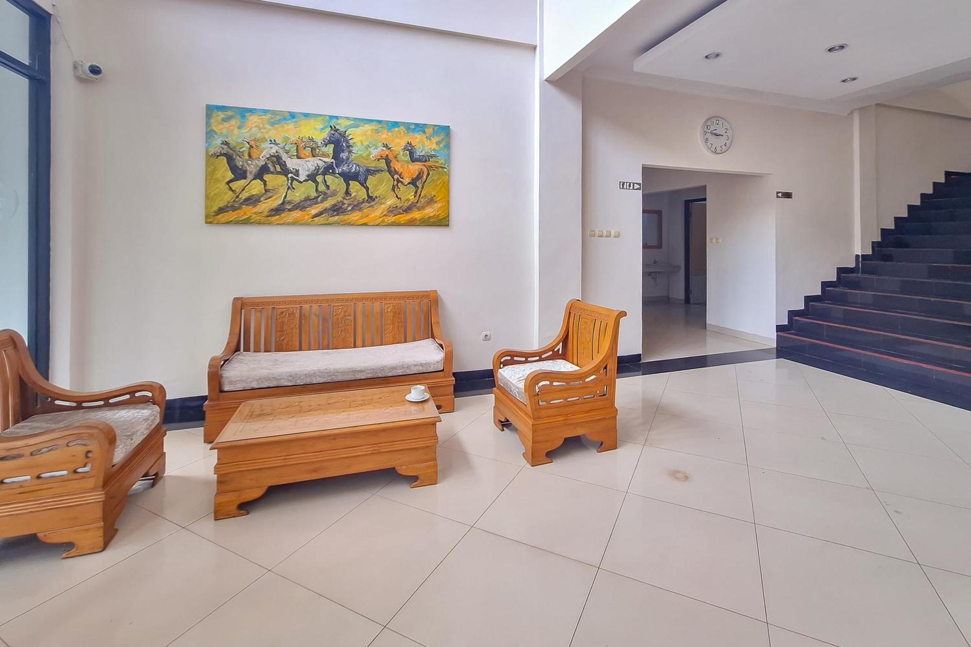 Urbanview Hotel Tridaya Cisarua Puncak Exterior photo